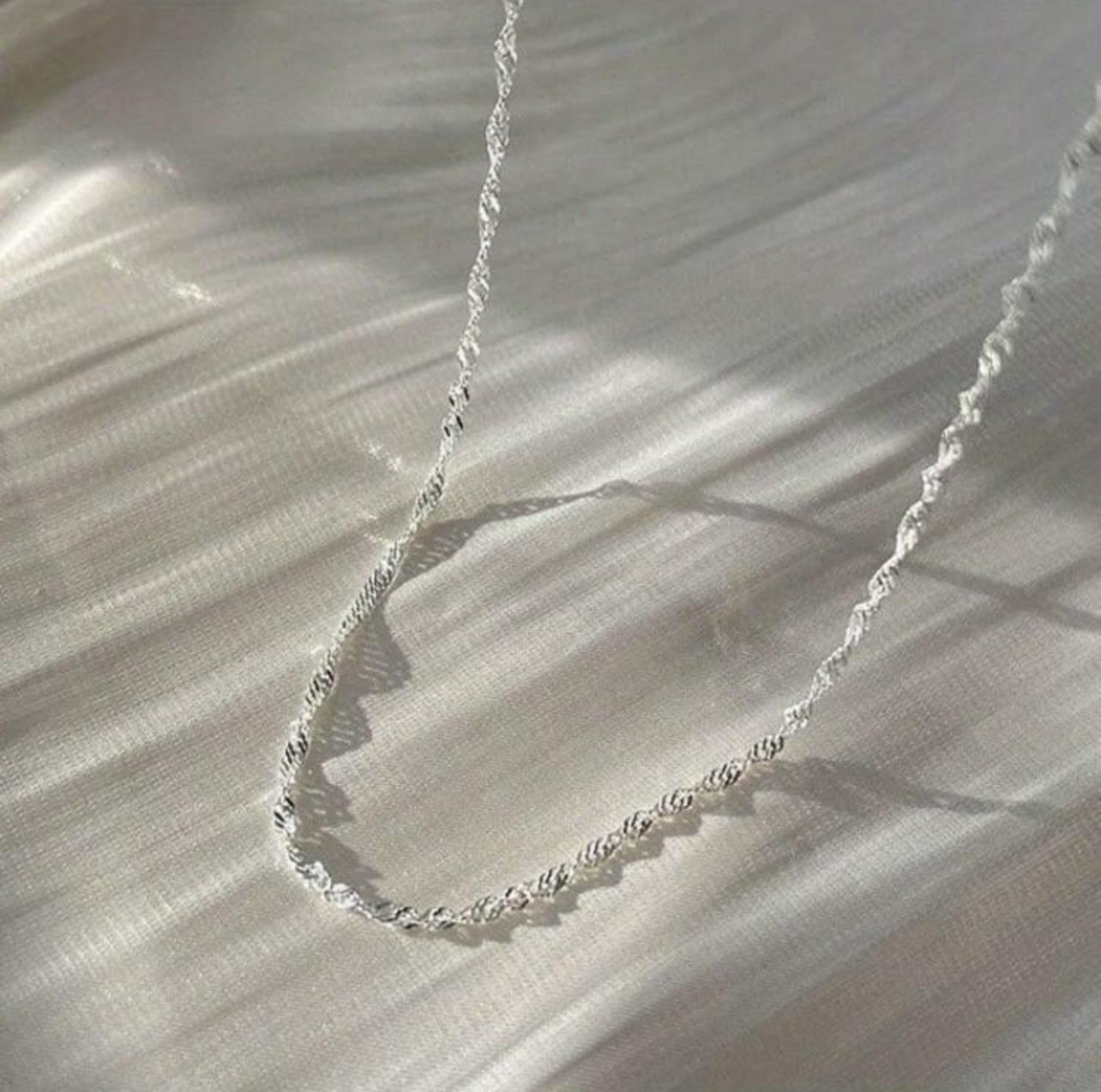 Water wave necklace