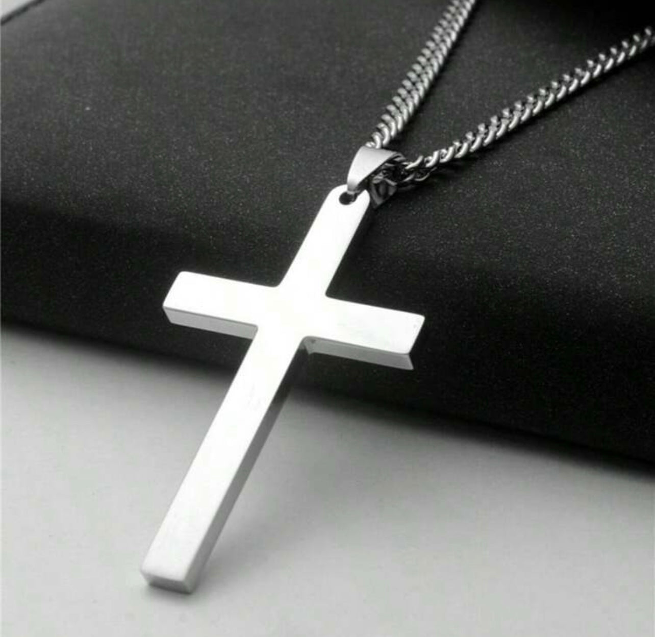 Men’s Cross Pendant in Silver